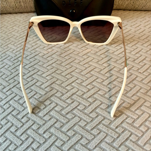 NWOT Diff Becky IV sunglasses with case - Picture 2 of 4